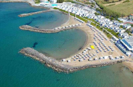 5* Knossos Beach Bungalows Крит - напитки и чадър на плажа, басейни