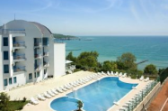Хотел Айсберг Балчик - хотел с басейн, на 80 метра от морето