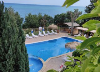 Hotel Paradise, Topola