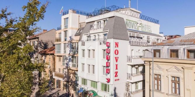 Хотел Новиз