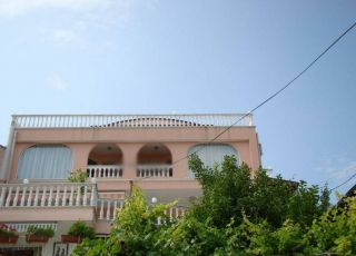 House Andi, Sunny day
