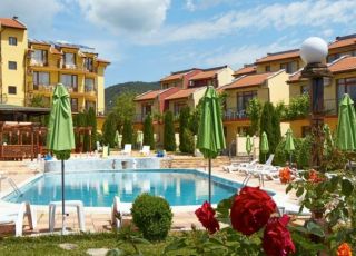 Family hotel Yalta Holiday Village, Saint Vlas