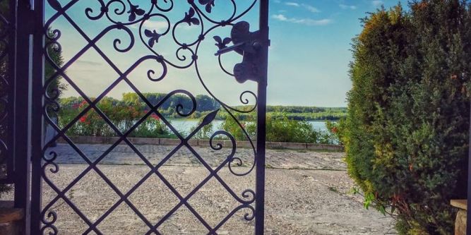 Хотел - ресторант Лодката