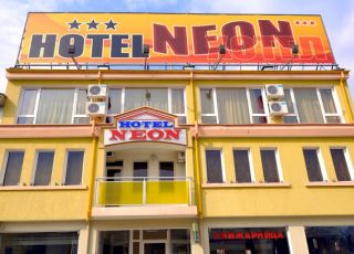 Family hotel Guest Rooms Neon, Shumen