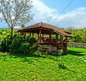 Къща Край Потока