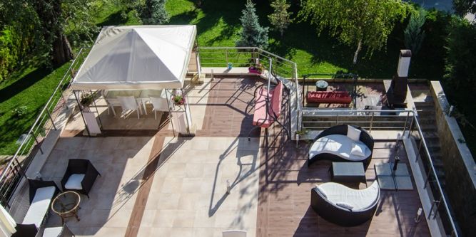 Фентъзи апартмънтс