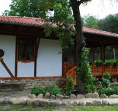 Къща Белите брези