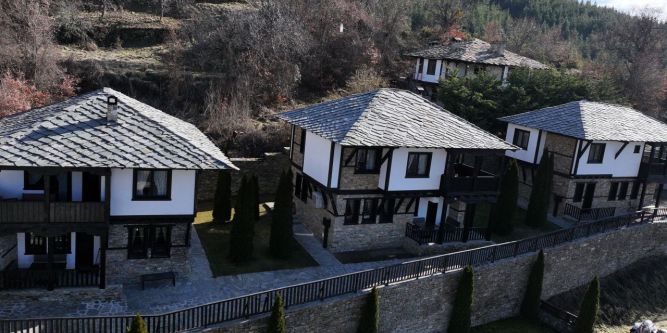 Комплекс Три къщи