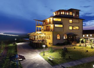 Hotel Seven Generations, Mechka