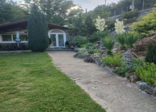 House Peoniya, Pastuh