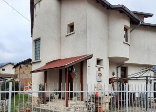 House Аinik, Govedartsi