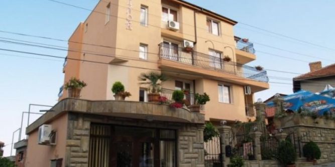 Семеен хотел Елинор