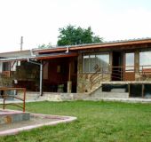 Къща Тео на язовир Тича