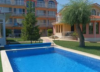 Family hotel Sunny House Apartments & Pool, Kranevo