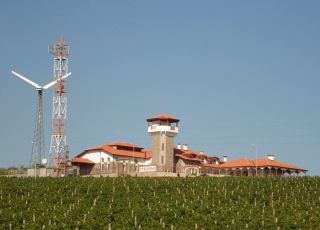 House Chateau Windy Hills, Slivenski mineralni bani