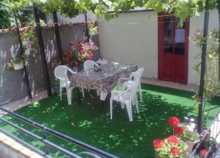 Apartment with a terrace a vine, Pomorie