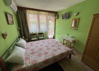 Apartment with a terrace a vine, Pomorie