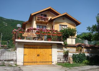 House Boyana, Pavolche