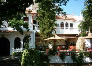 Hotel Gamartata, Dyuni