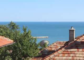 House Snezhi, Balchik