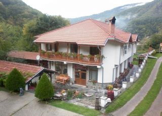 Family hotel Han Dyavolski vodi, Pastra