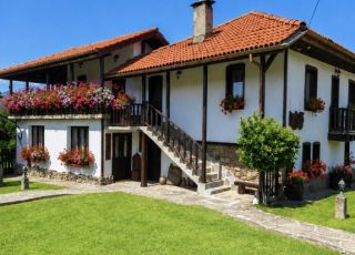 House Tsvetina, Apriltsi