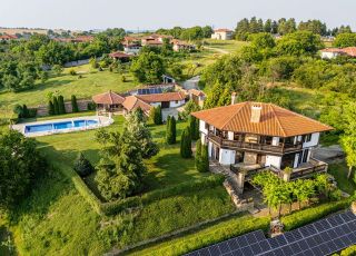 House Villa Nikolina, Sennik