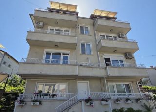 House Guest House Poni, Obzor