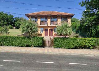 House Miranis Houses, Byala