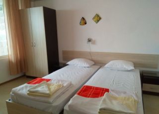 House V pregradkata na moreto, Pomorie