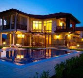 House Three-Bedroom Villa with pool