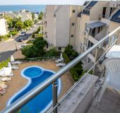 Apartment with pool and sea view