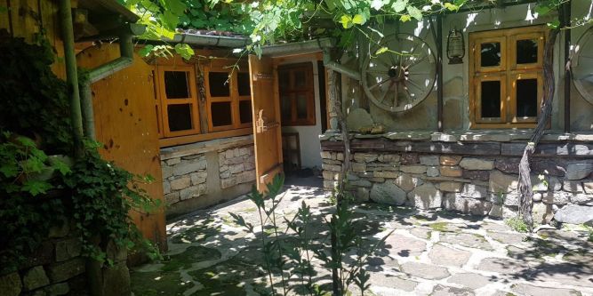 Къщата на художника в Езерото, Габрово на цени от 200 лв, отзиви ...