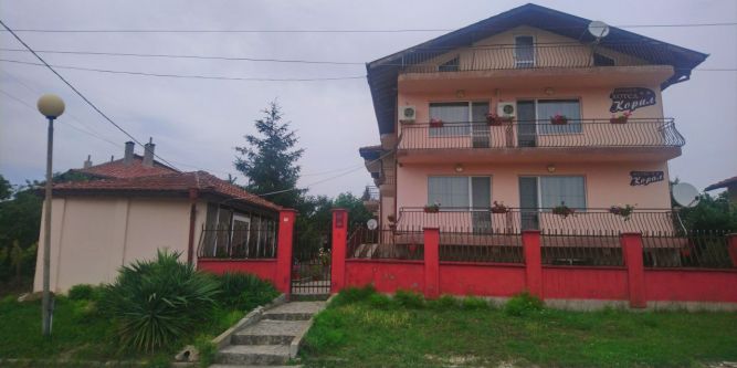 Семеен хотел Корал