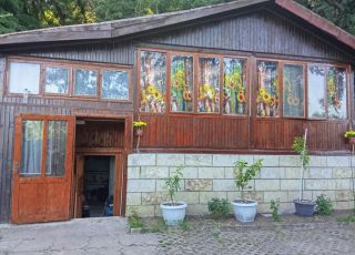 Bungalow Tihiqt kyt, Varna
