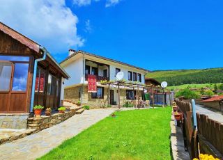 House The song of the wheels, Zheravna