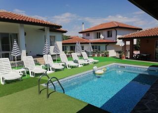 House Trite kashti, Izvor, Burgas