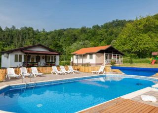 House Relax Tonchevi, Cherni Osam