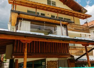 House Gabi, Stoykite