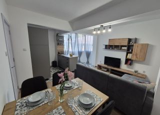 Apartment Elmira 2, Obzor