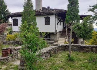 House Ognianovata kushta, Gornova mogila
