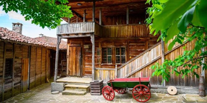 Къщи за гости Златна Ореша