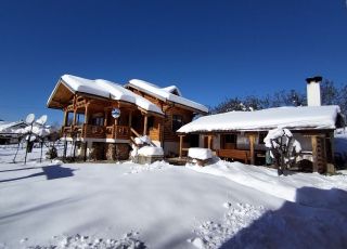 Дървената къща