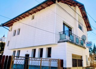 House Guest house Nia, Beli Iskar