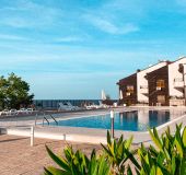 Apartment Poolside Paradise