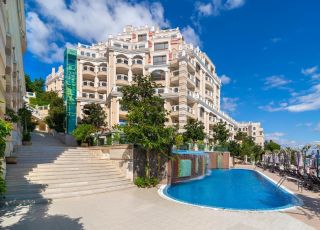 Apartment in La mer complex on the beach, Golden sands