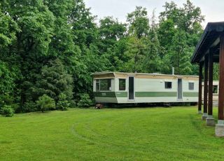 Bungalow Caravans near the lake, Topolovo