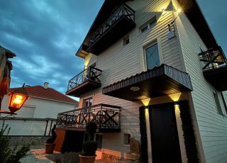 House Valley Residence, Ovoshtnik