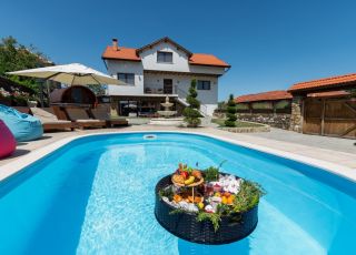 House Kakrina Hills, Kakrina