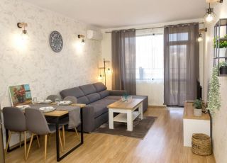 Apartment Bright Flat with Balcony, Golden sands